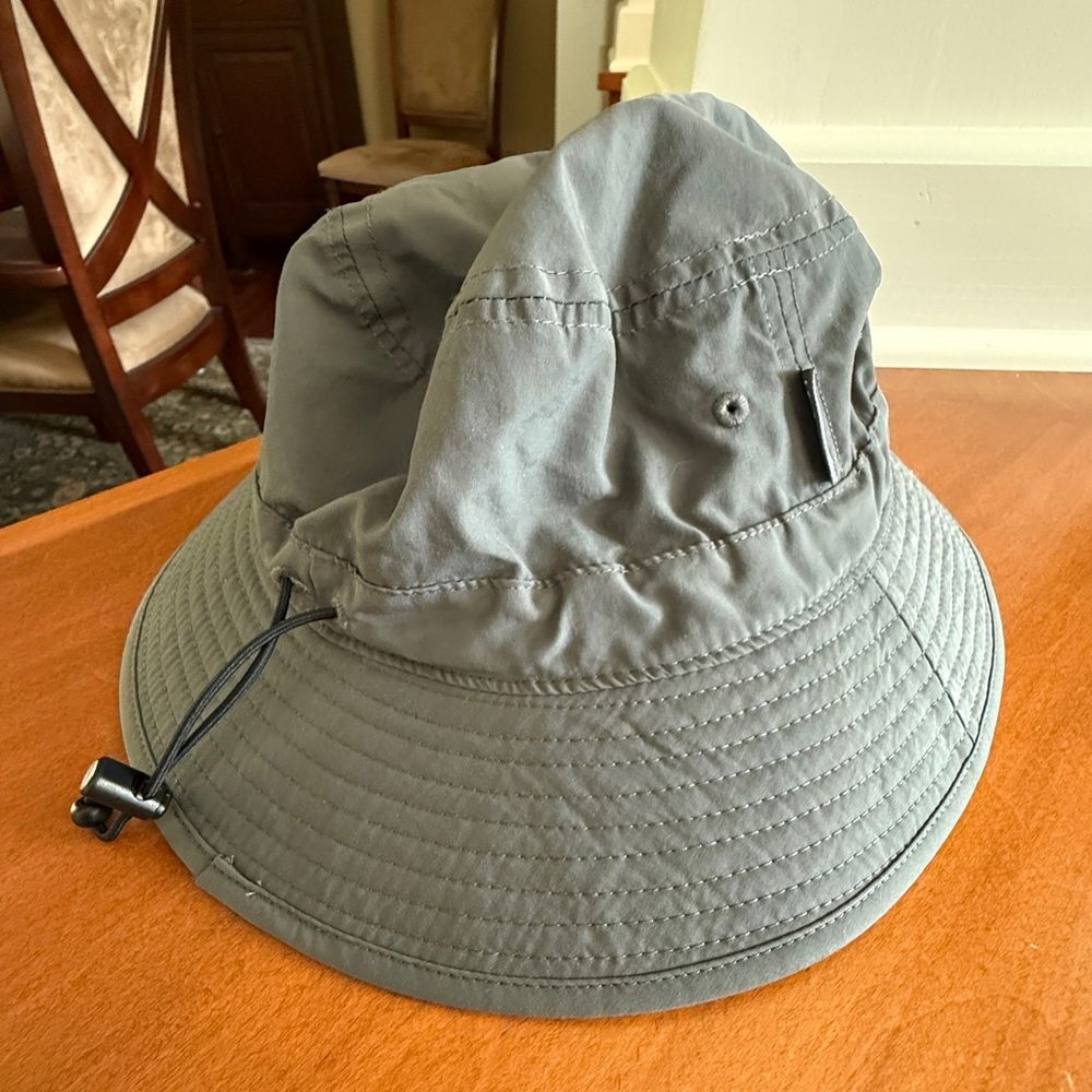 Levelwear Gray Bucket Hat in excellent pre-owned condition. - Picture 9 of 9